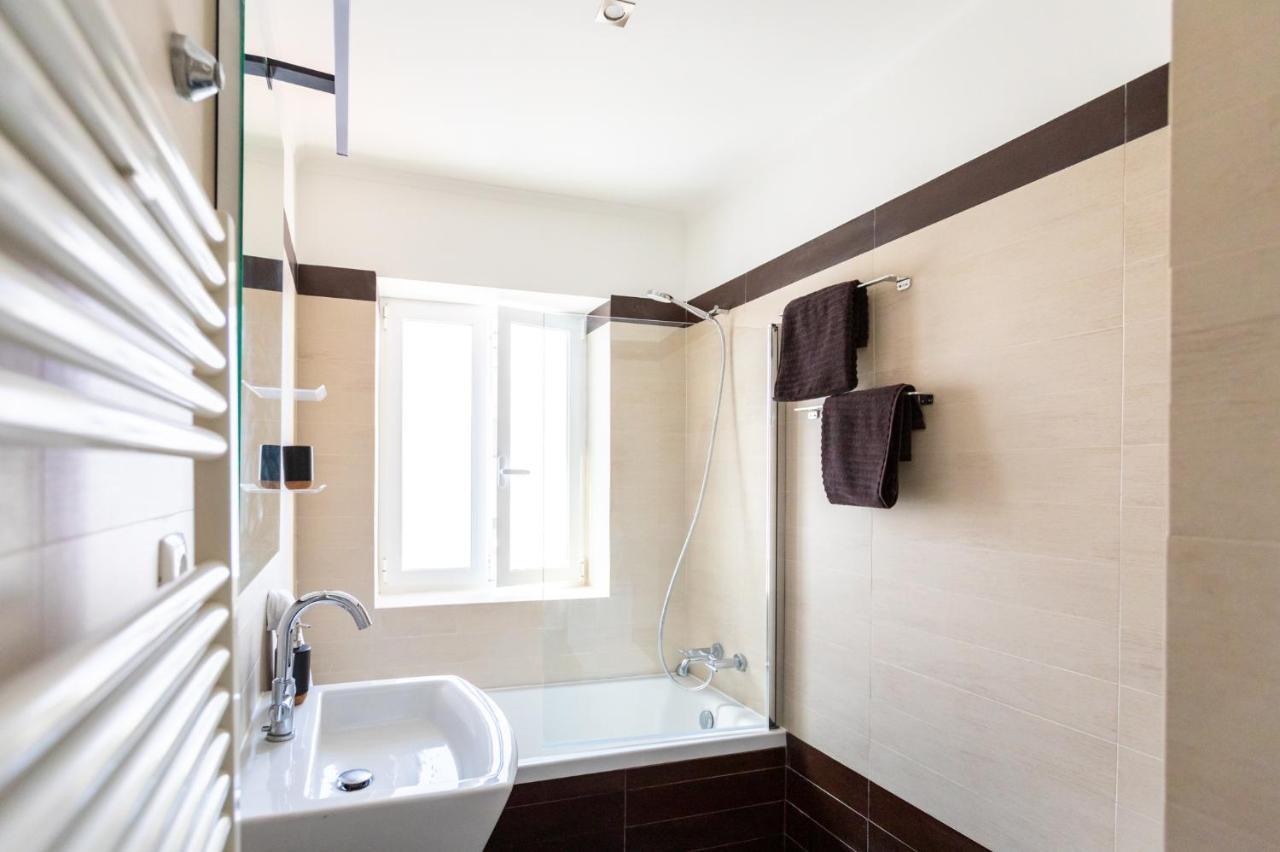 Ambassador River Shower Apartment Lissabon
